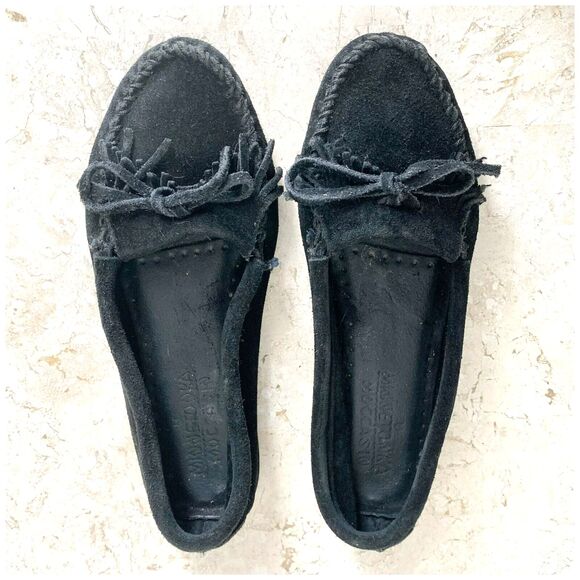 Minnetonka Moccasins Womens Size 7 Black Suede Leather Shoes Fringed Hard Sole - Picture 3 of 10